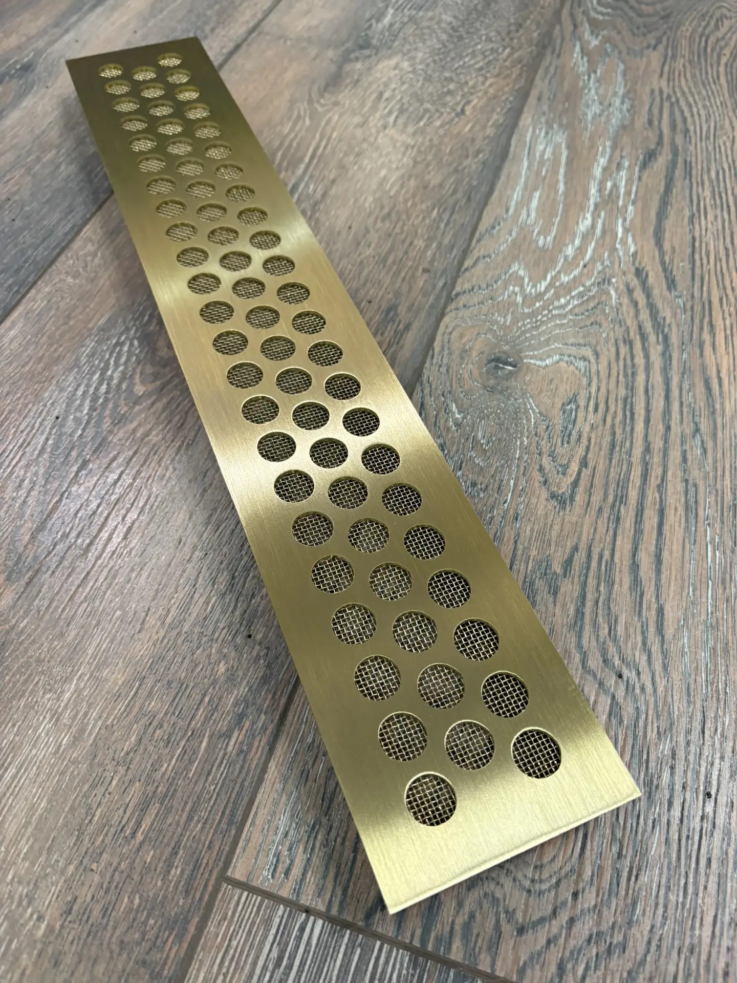 Вентиляционная решётка латунная шлифованная врезная LR 161 500х80